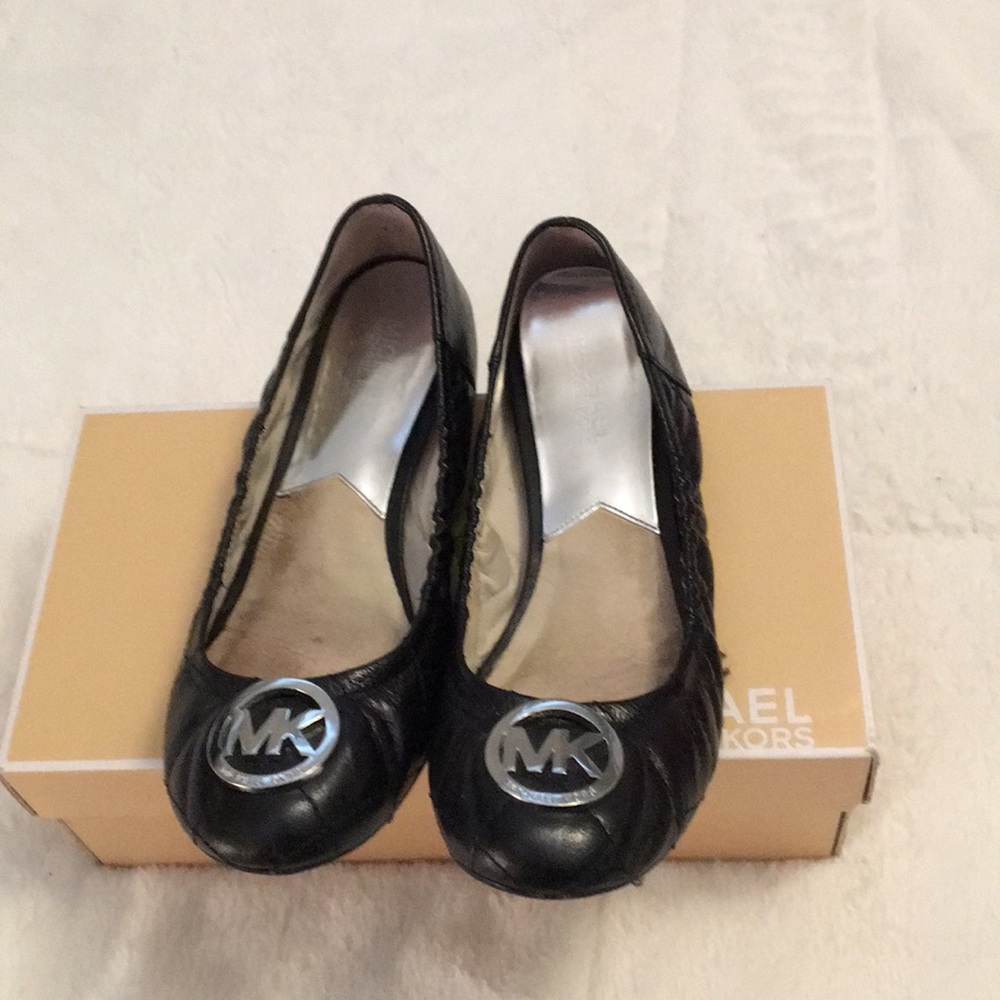 Michael Kors logo flat
